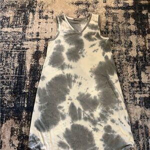 Pixi and Ivy Gray and White Tie-Dye Sleeveless Dress